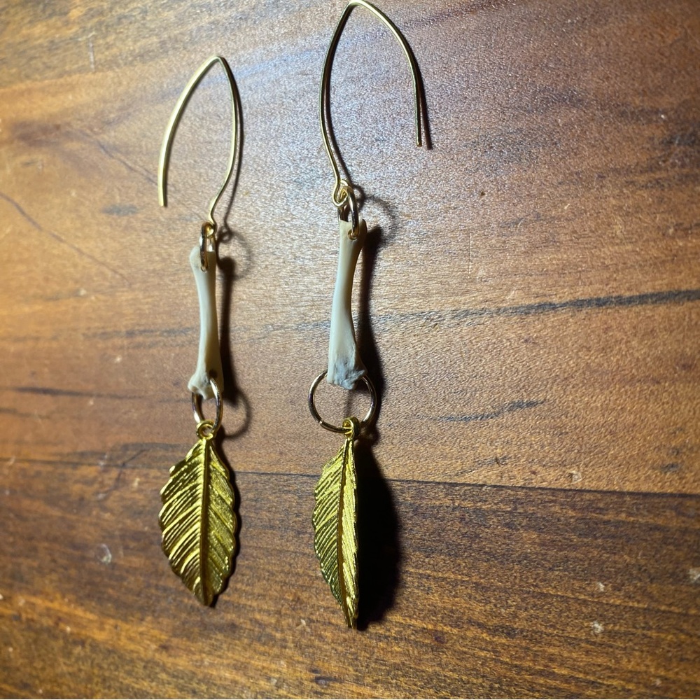 Squirrel Femur Bone Leaf Gold Earrings - Picture 4 of 8